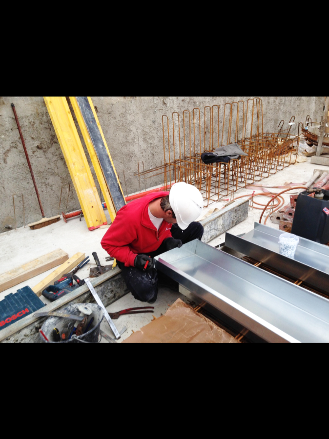 ChrisO_Zinguerie3_CreationdeCouloirZinguePliuageSurMesure